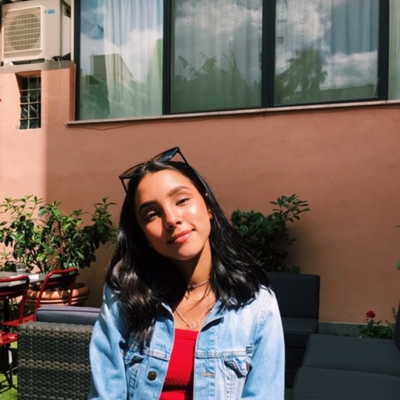 Meet your Posher, Julia - Picture 2 of 4